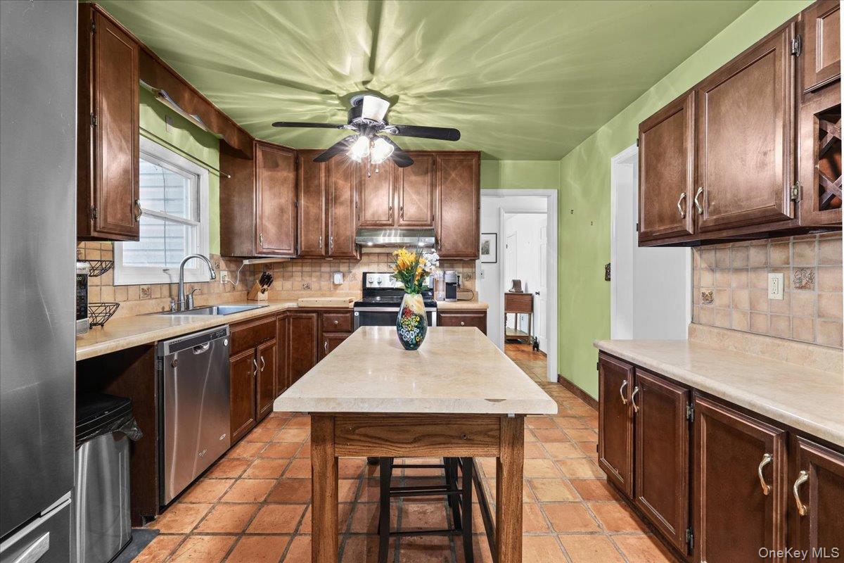 12 Gordon Avenue Property Photo 6