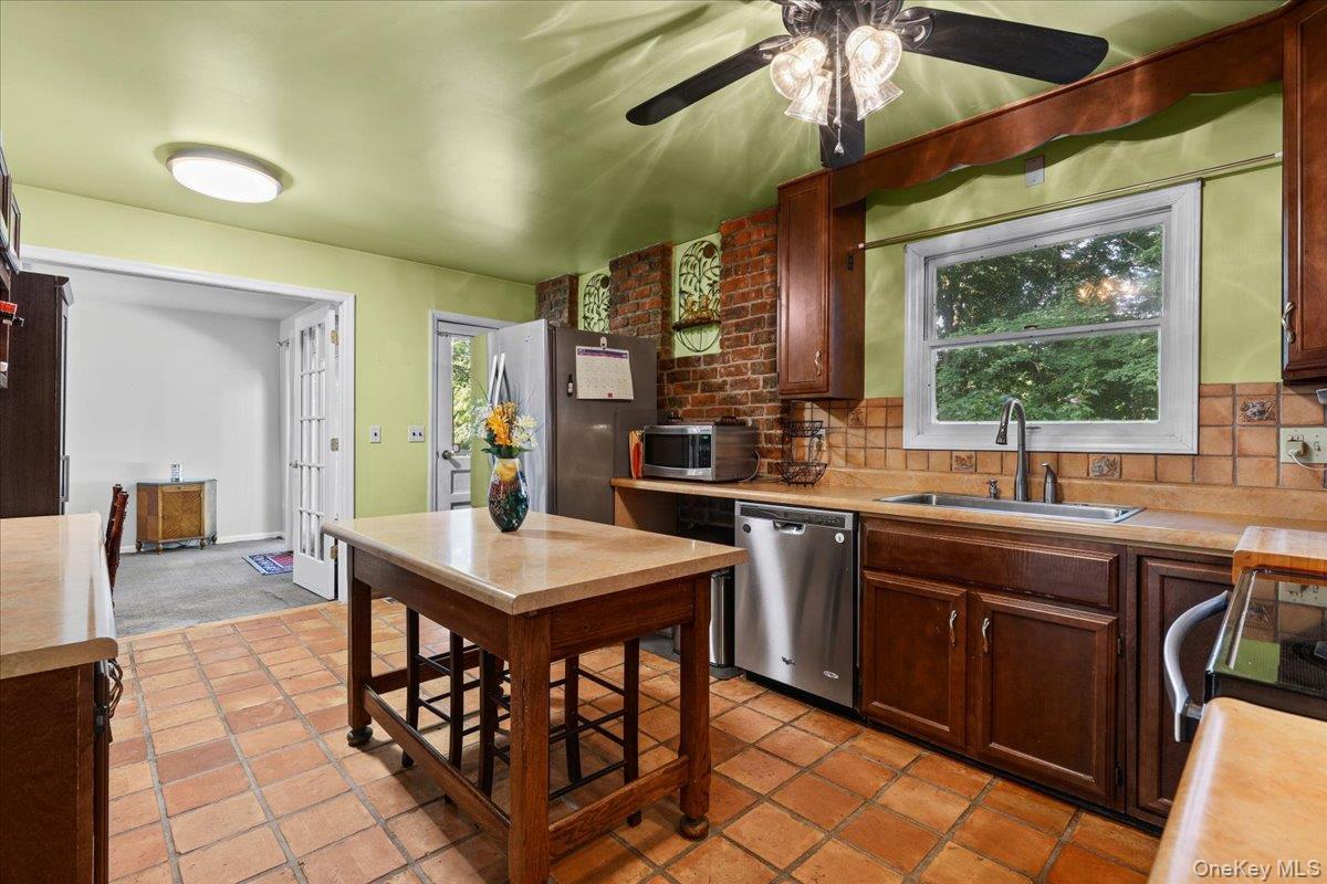 12 Gordon Avenue Property Photo 7