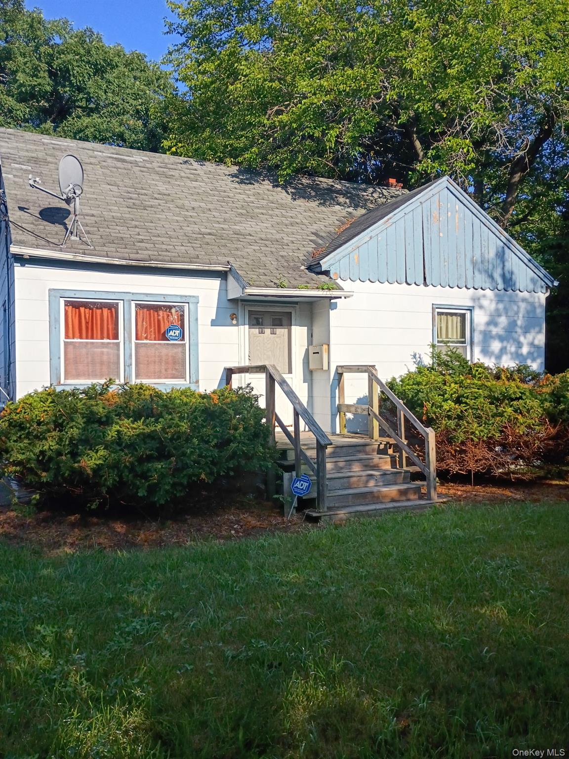 1718 N Gardiner Drive Property Photo 1