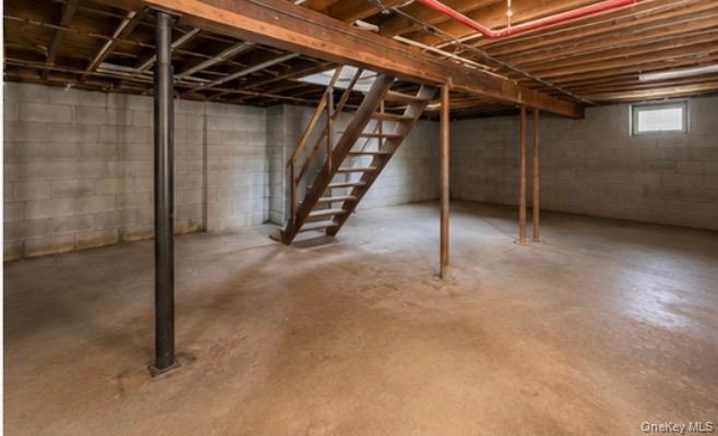1718 N Gardiner Drive Property Photo 9
