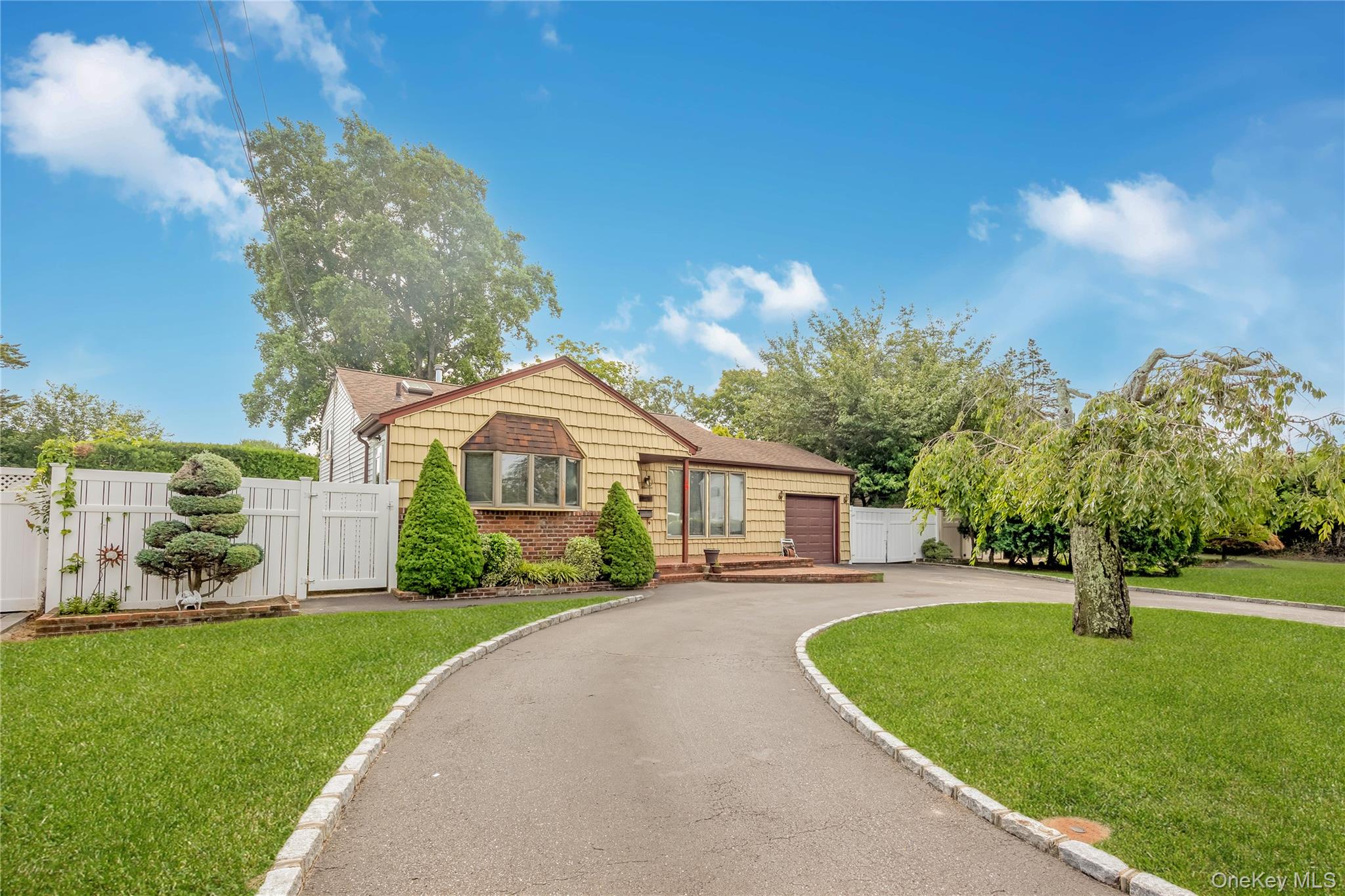 19 Glenda Drive Property Photo 1