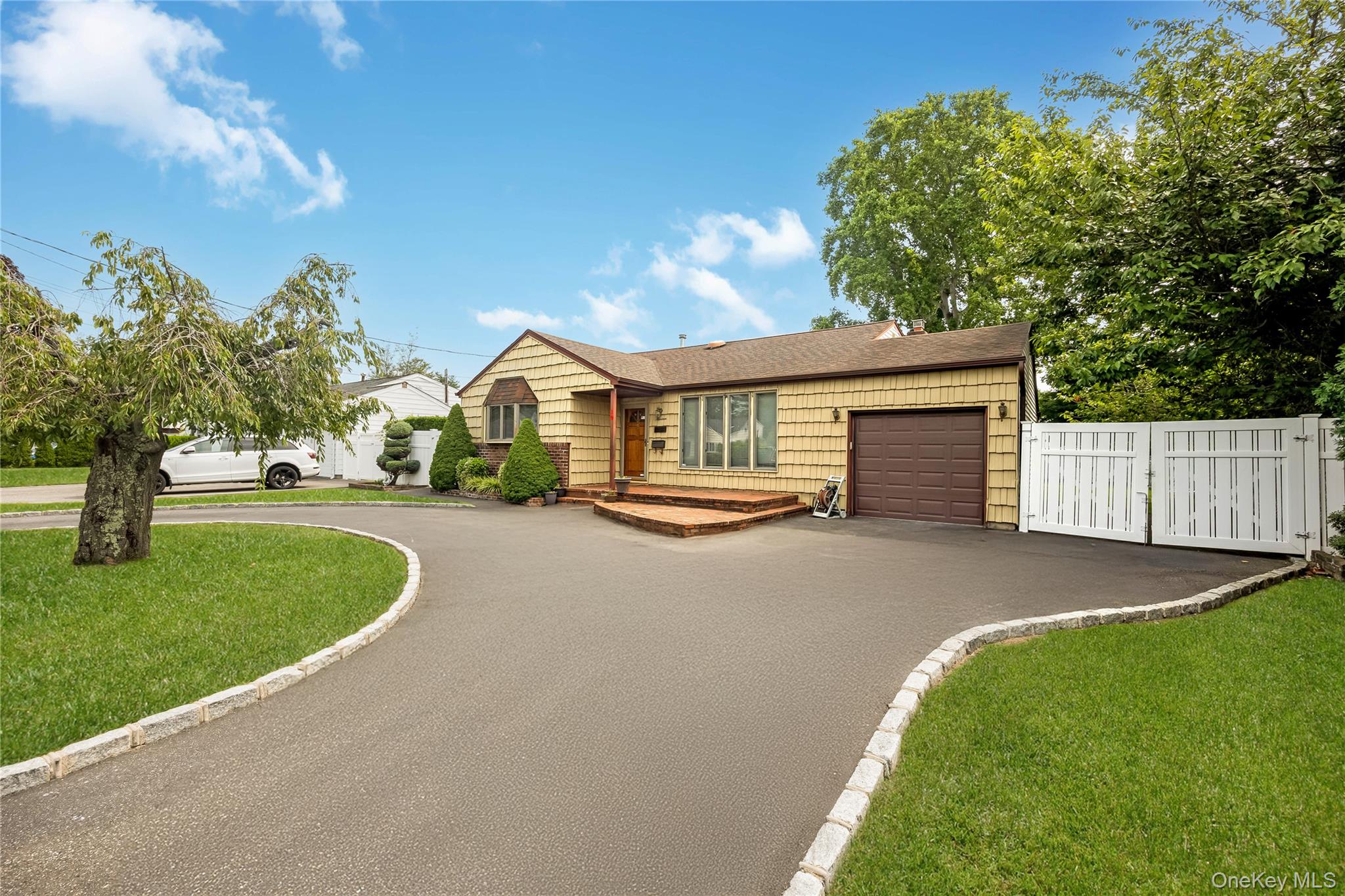 19 Glenda Drive Property Photo 2