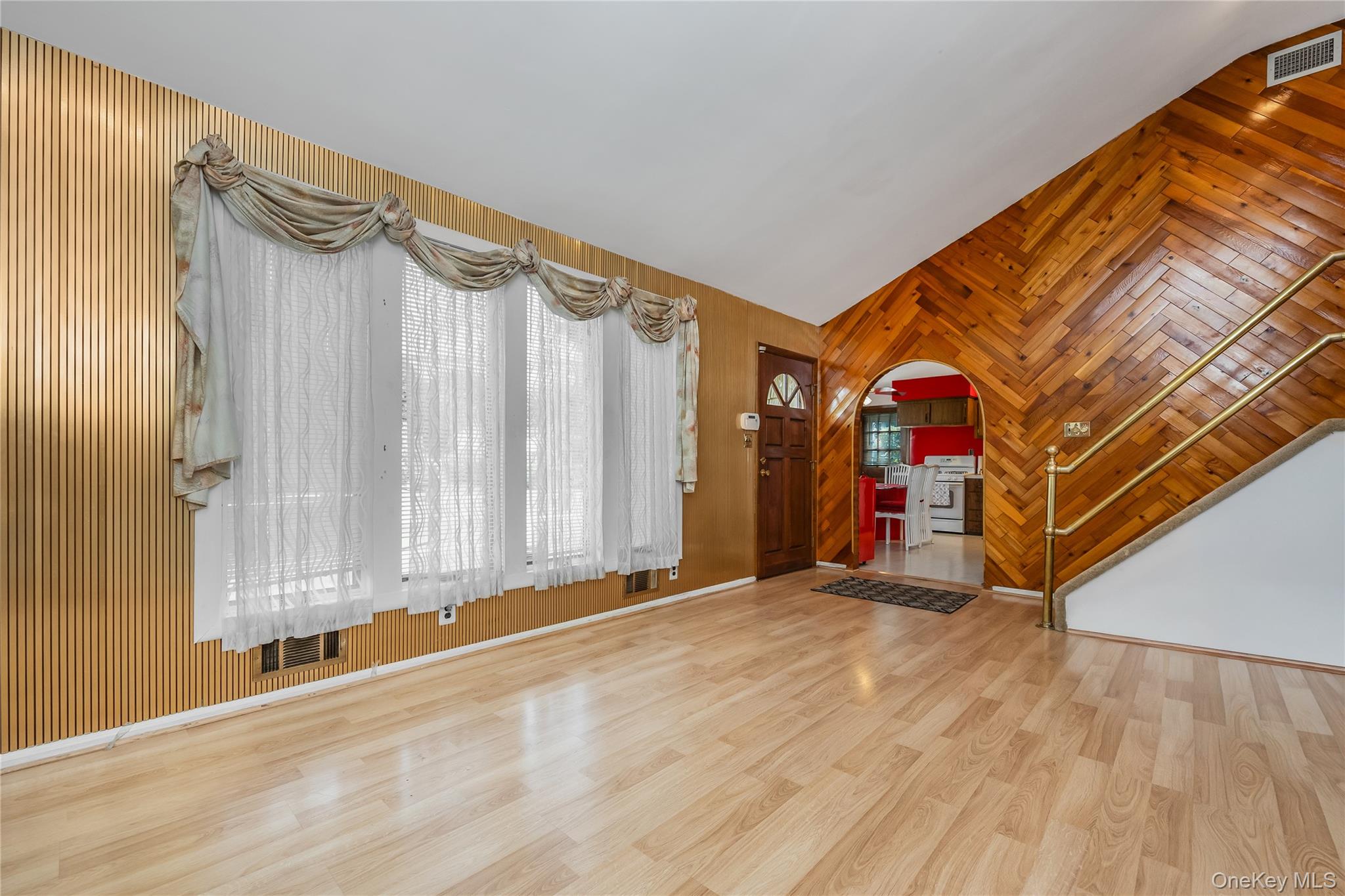19 Glenda Drive Property Photo 5