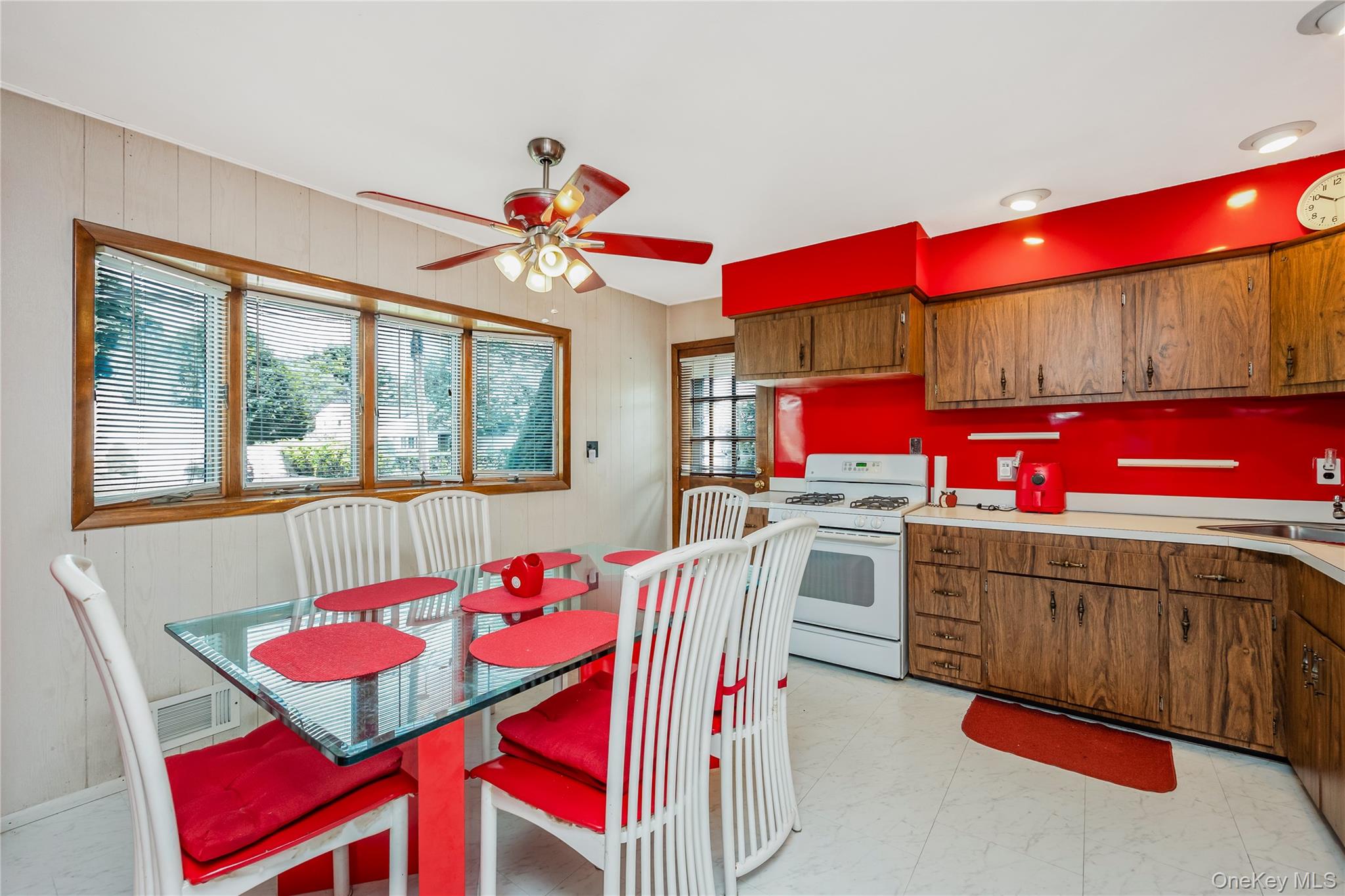 19 Glenda Drive Property Photo 6