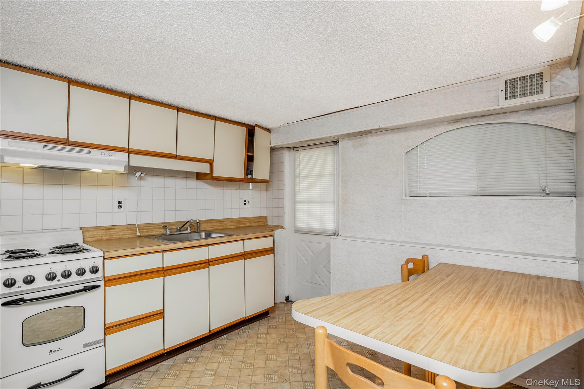 19 Glenda Drive Property Photo 16
