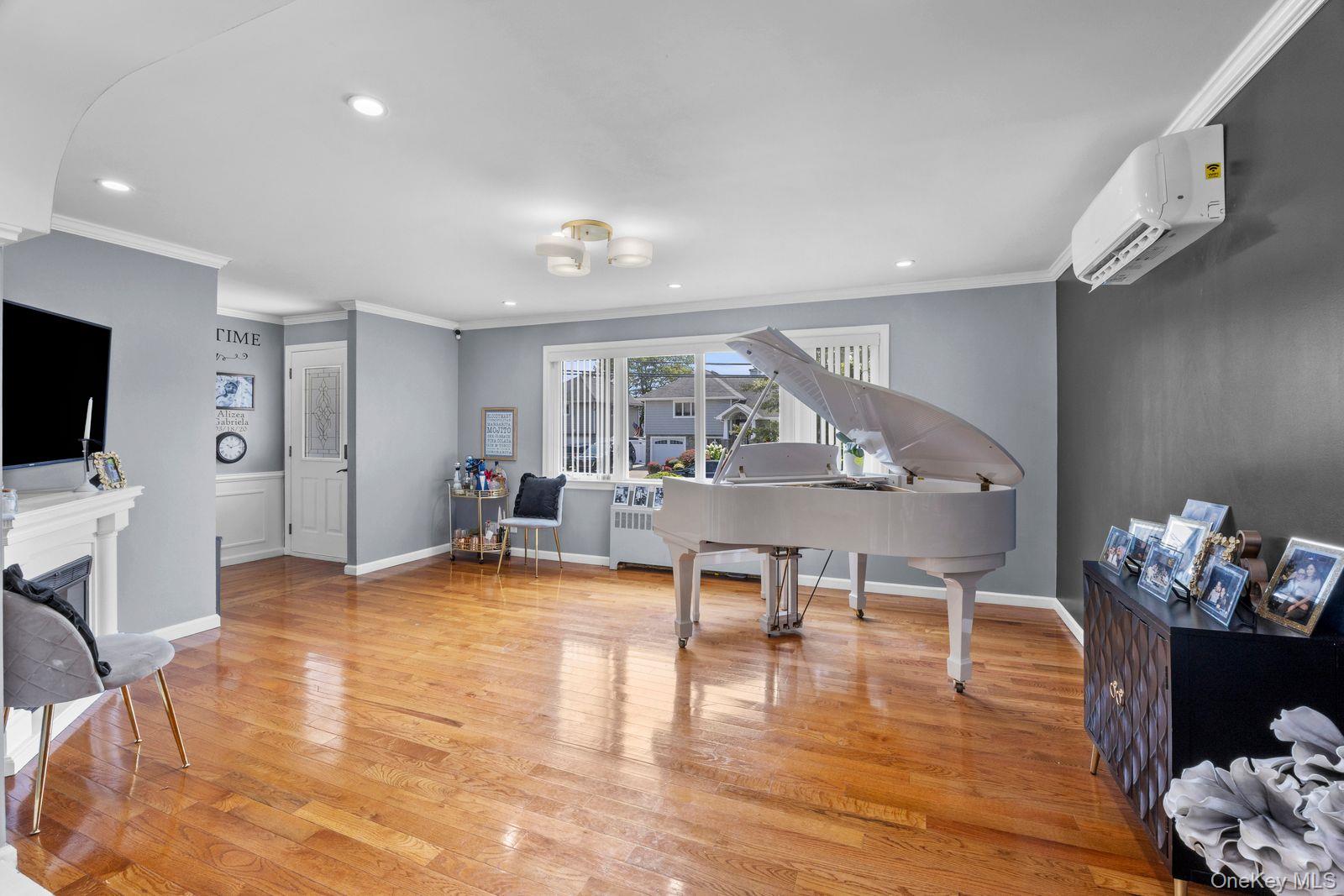 286 E Lexington Avenue Property Photo 4
