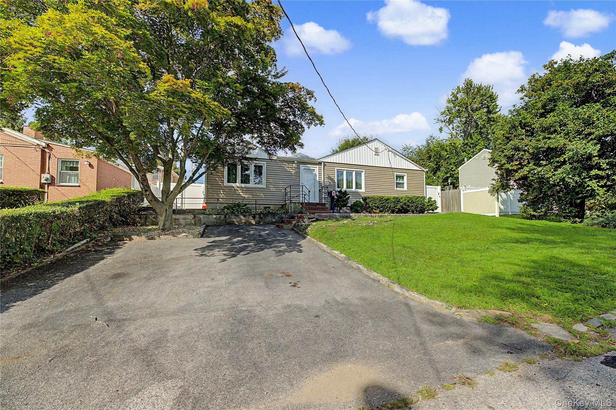 28 Roundhill Drive Property Photo 2