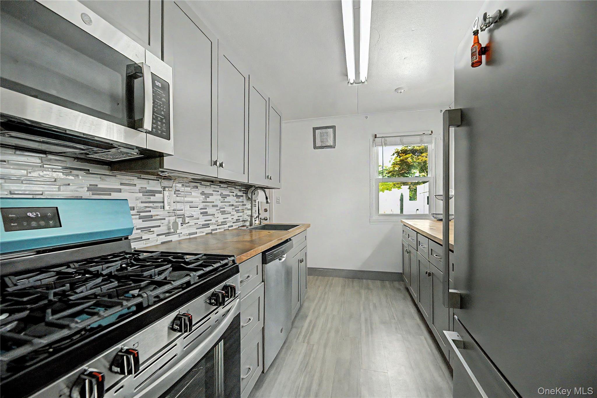 28 Roundhill Drive Property Photo 6