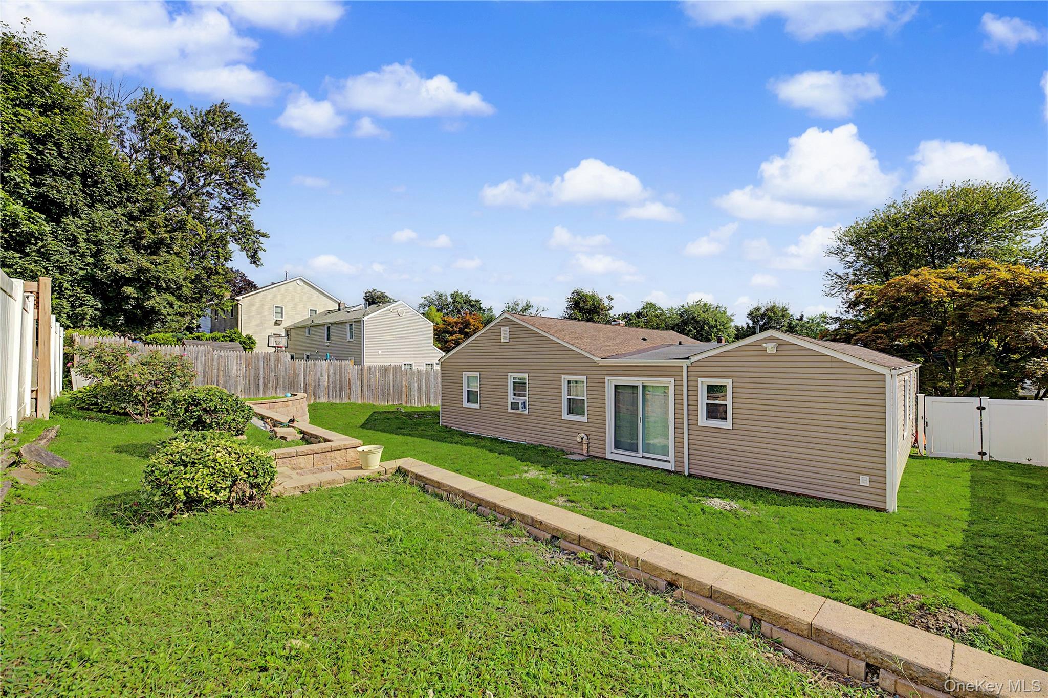 28 Roundhill Drive Property Photo 17