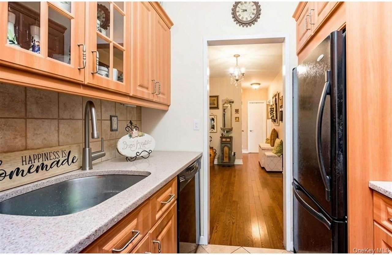 27010 Grand Central Parkway 4j Property Photo 3