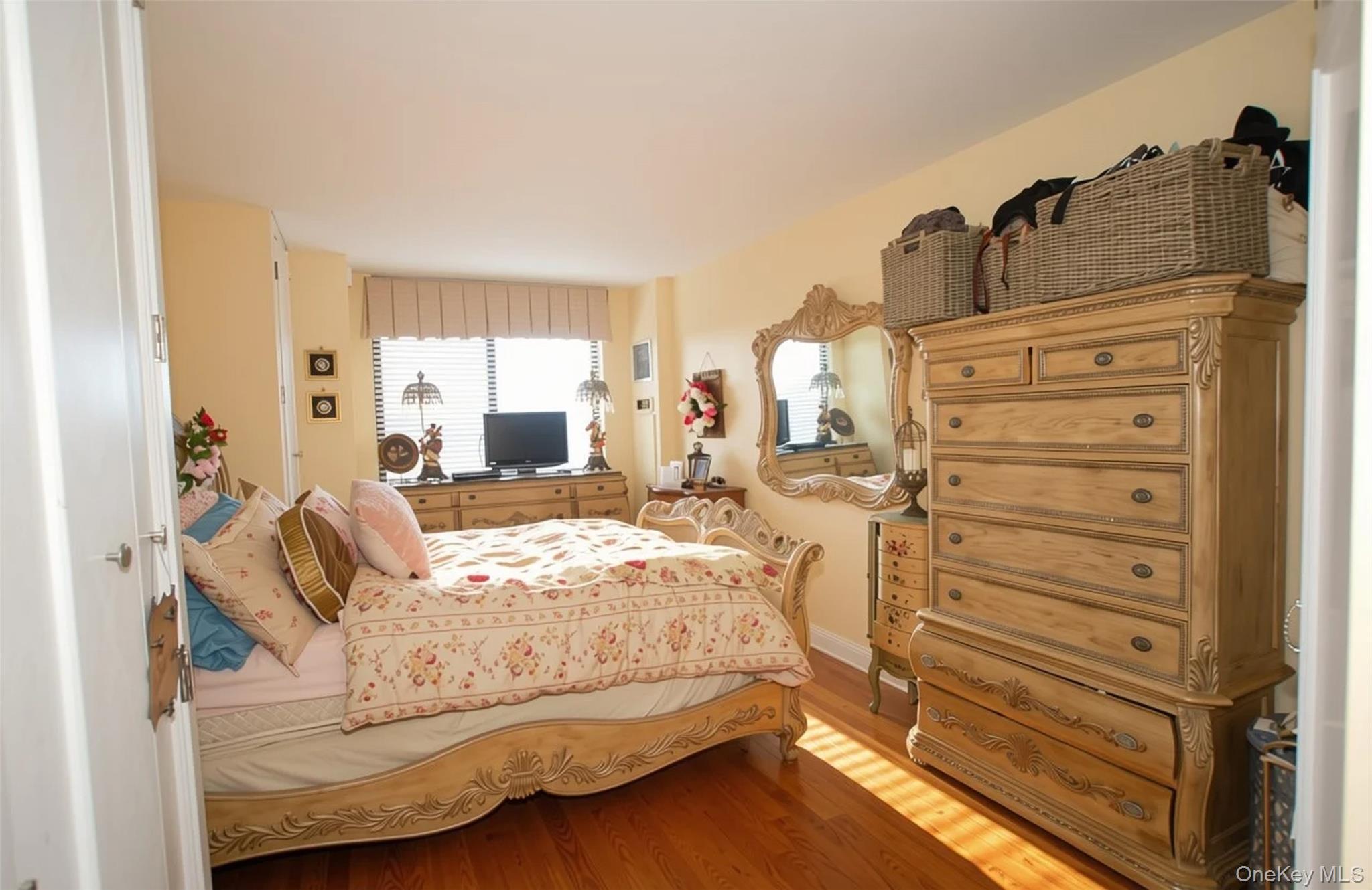27010 Grand Central Parkway 4j Property Photo 6