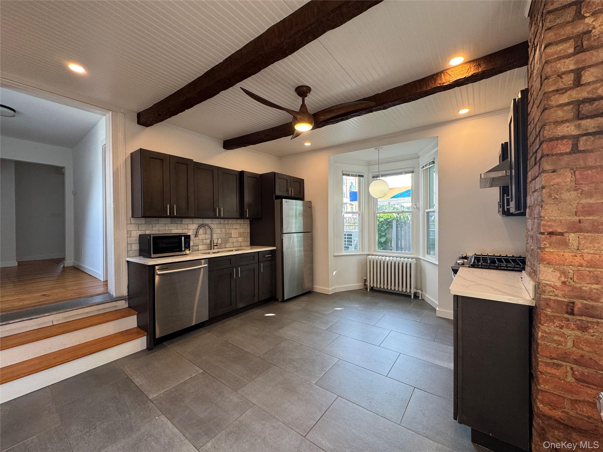 5 N Elm Street Property Photo 6