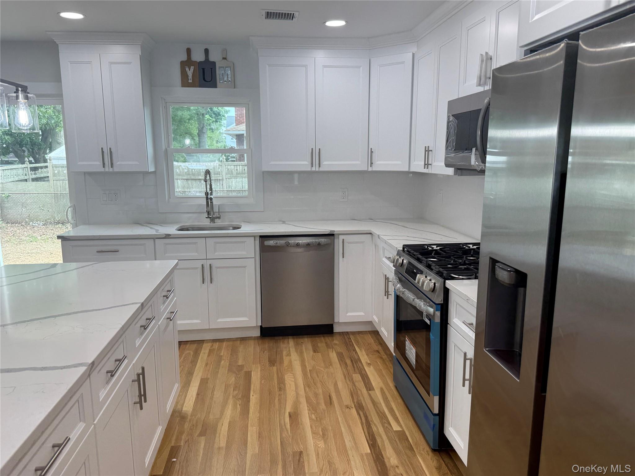 2 5th Avenue Property Photo 3