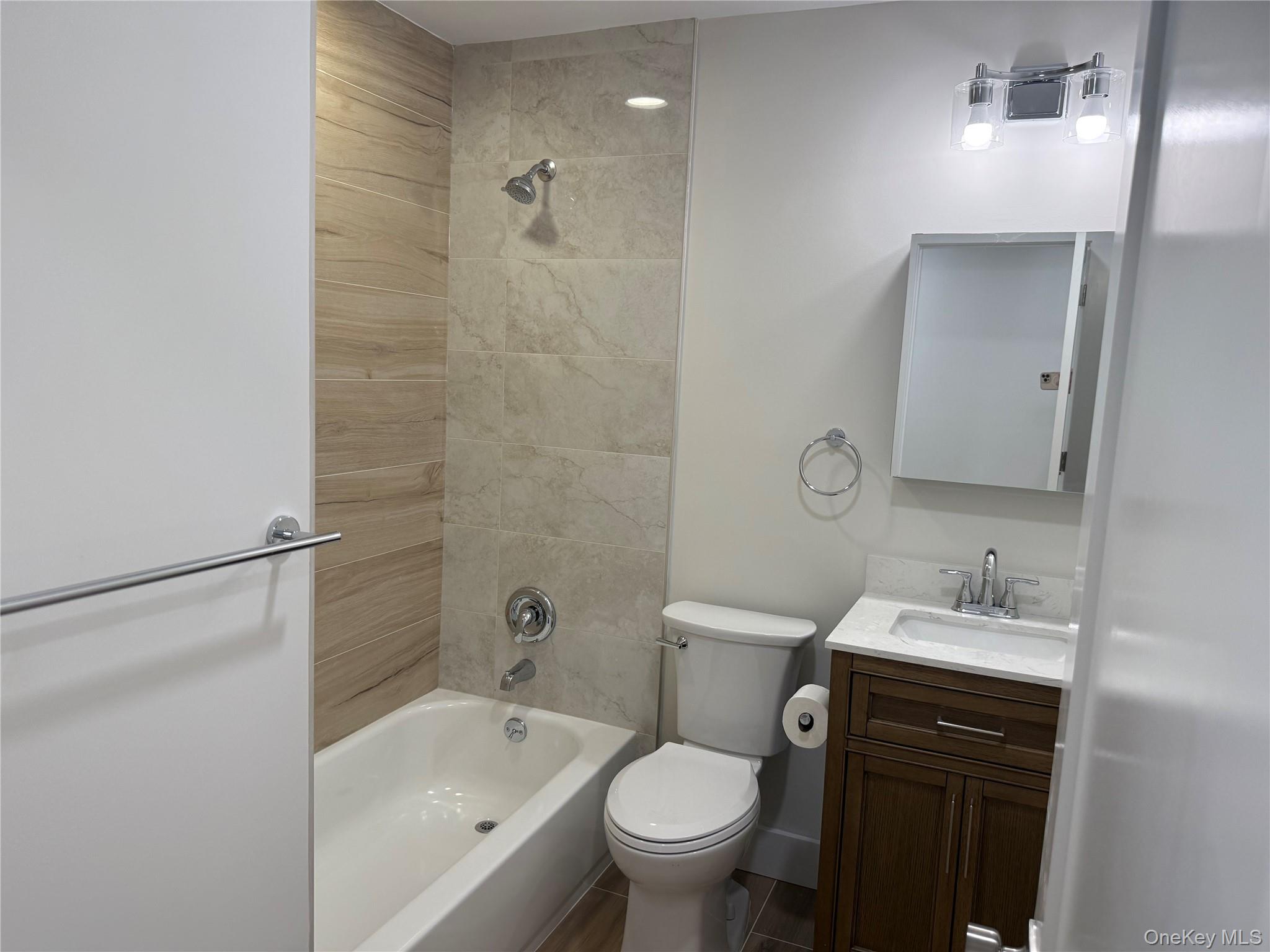 2 5th Avenue Property Photo 6