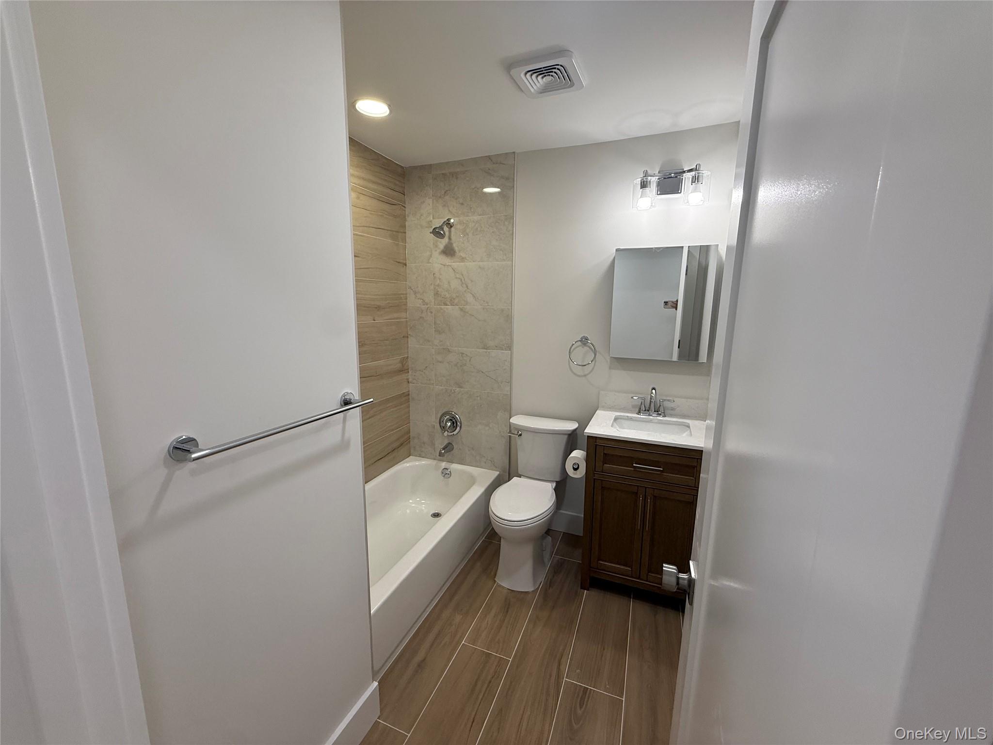 2 5th Avenue Property Photo 9