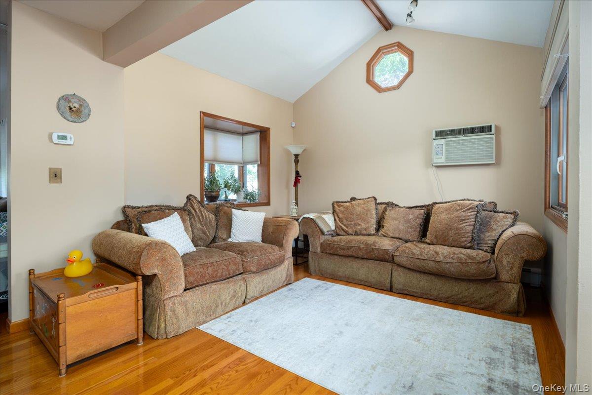 714 Wyckoff Avenue Property Photo 4