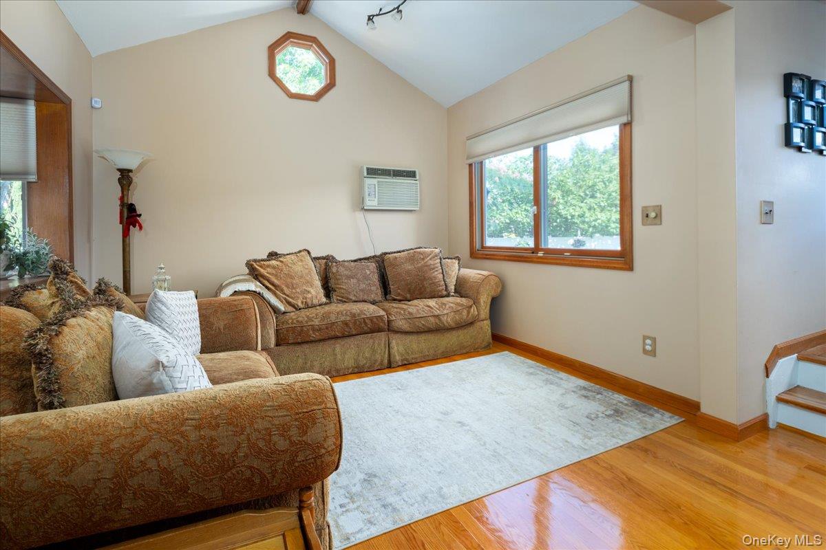 714 Wyckoff Avenue Property Photo 5