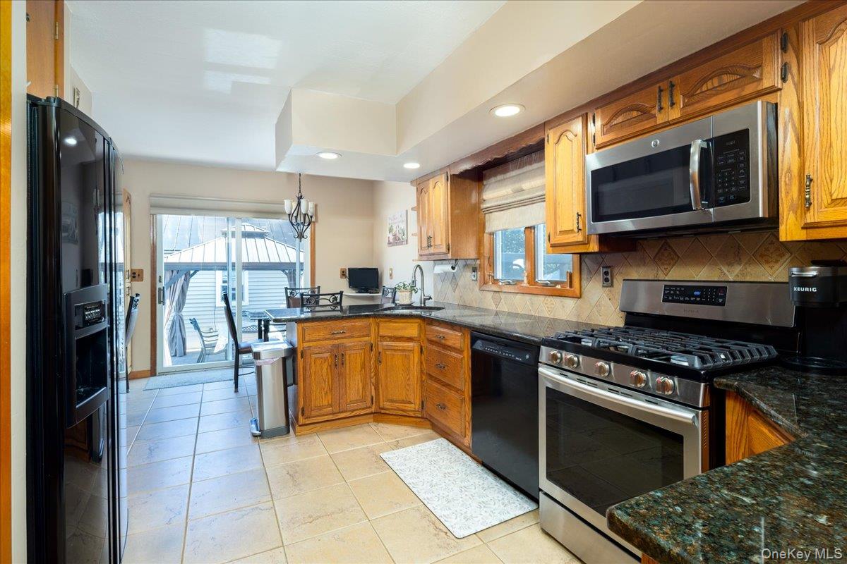 714 Wyckoff Avenue Property Photo 10
