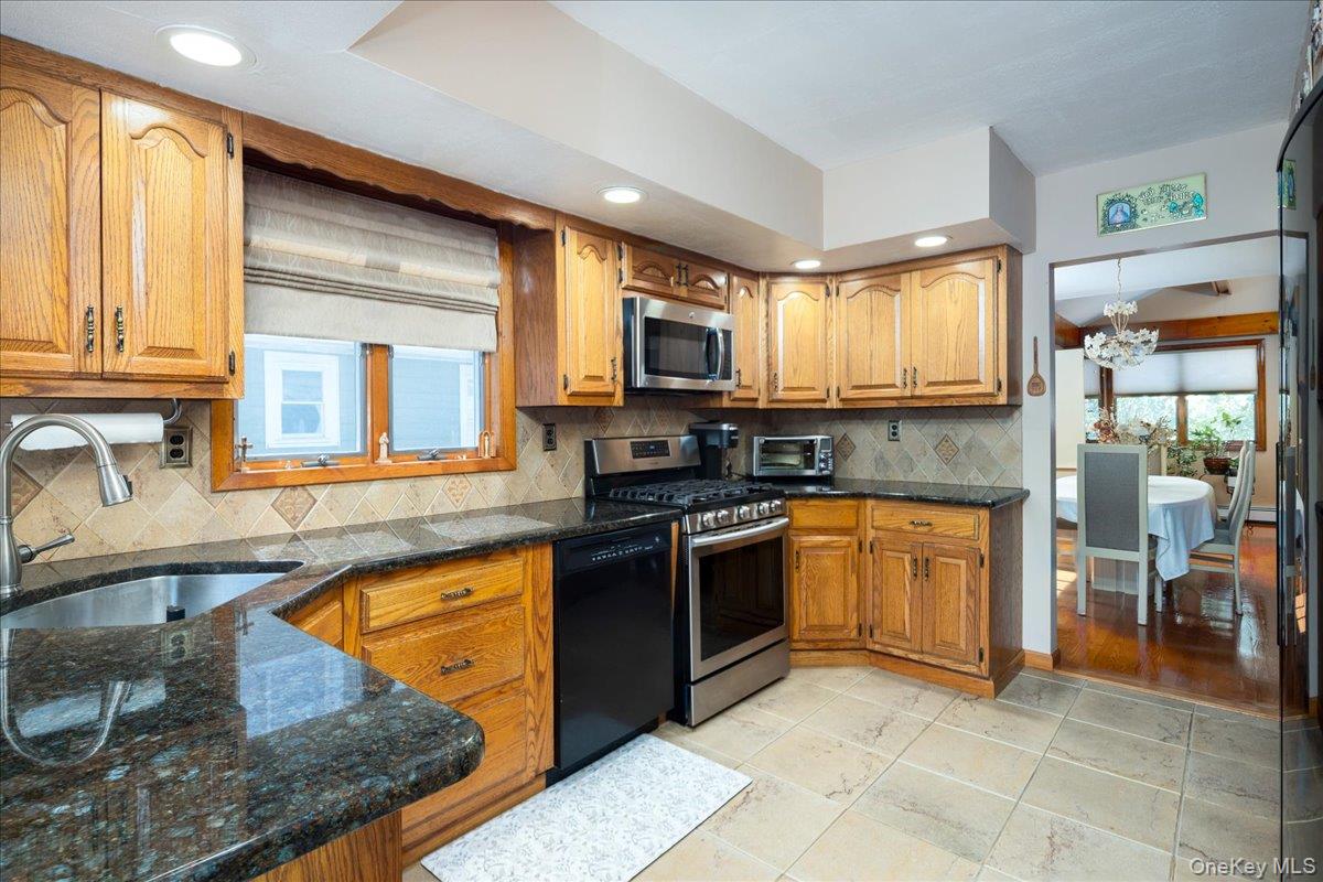 714 Wyckoff Avenue Property Photo 11
