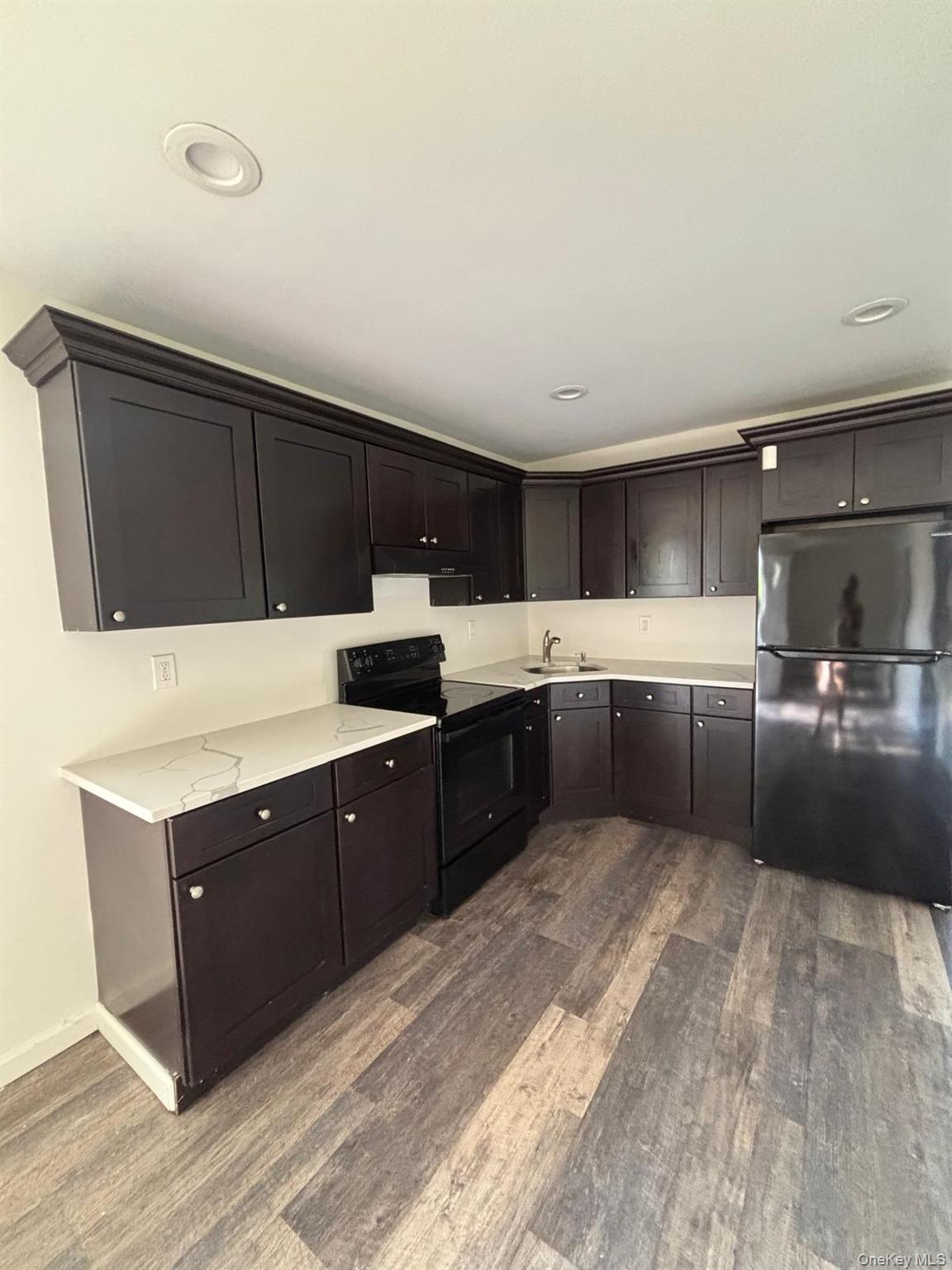 652 Bayview Avenue Property Photo 1