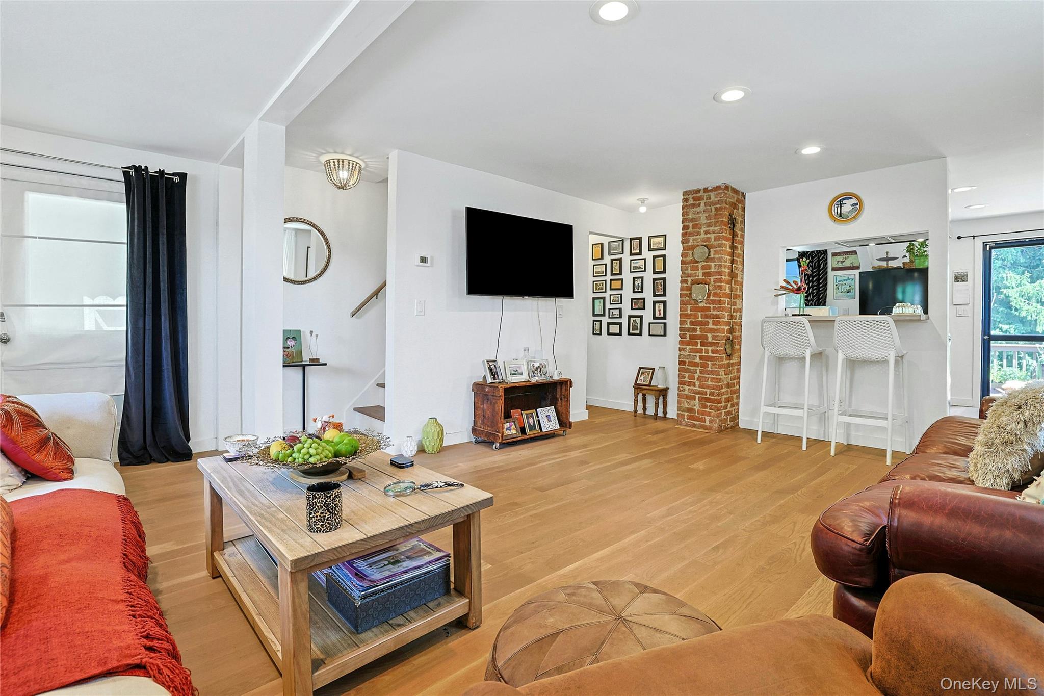 215 Chestnut Street Property Photo 4