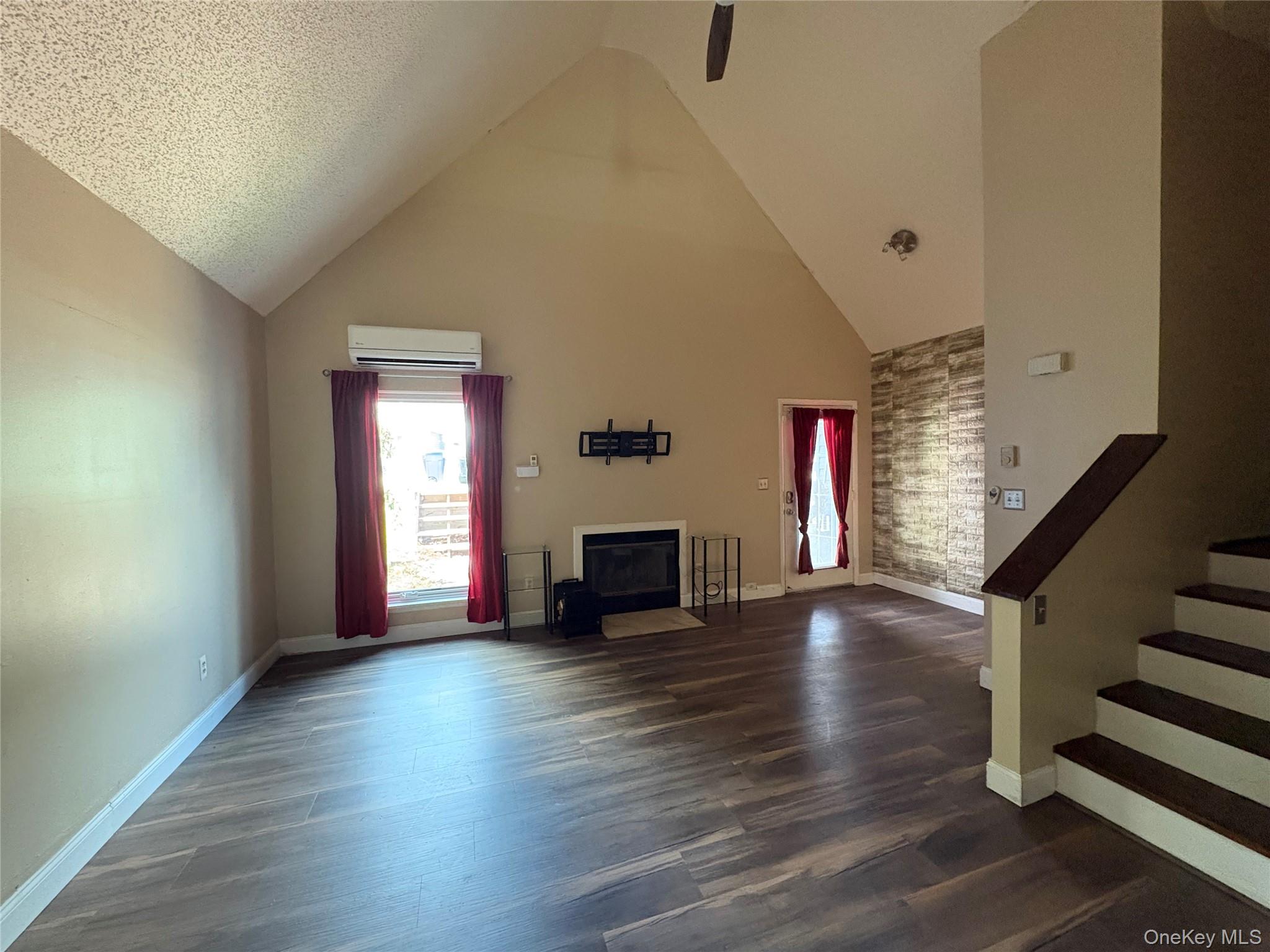 13 Fox Ridge Property Photo 8