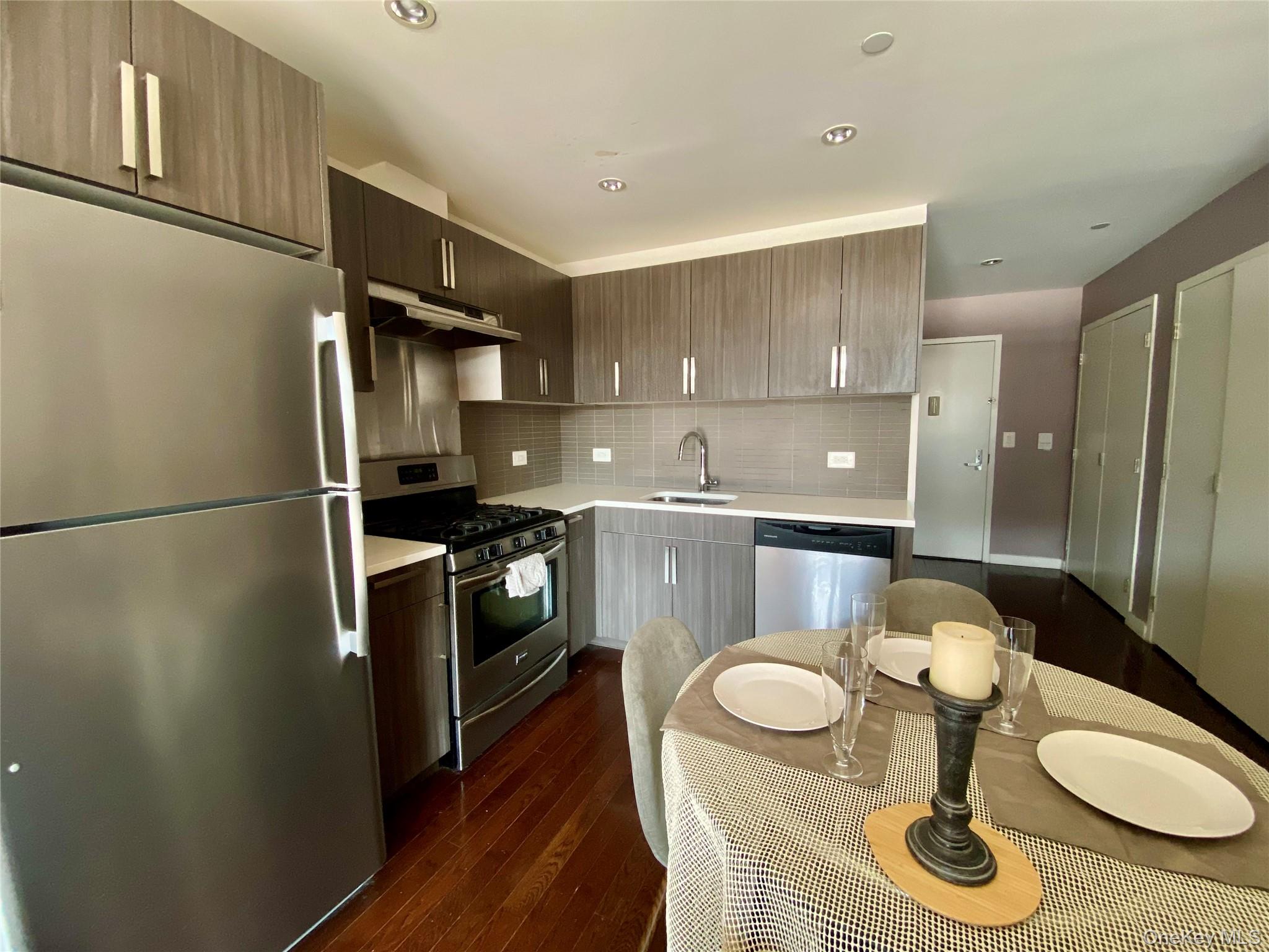 1215 Broadway 424 Property Photo 2