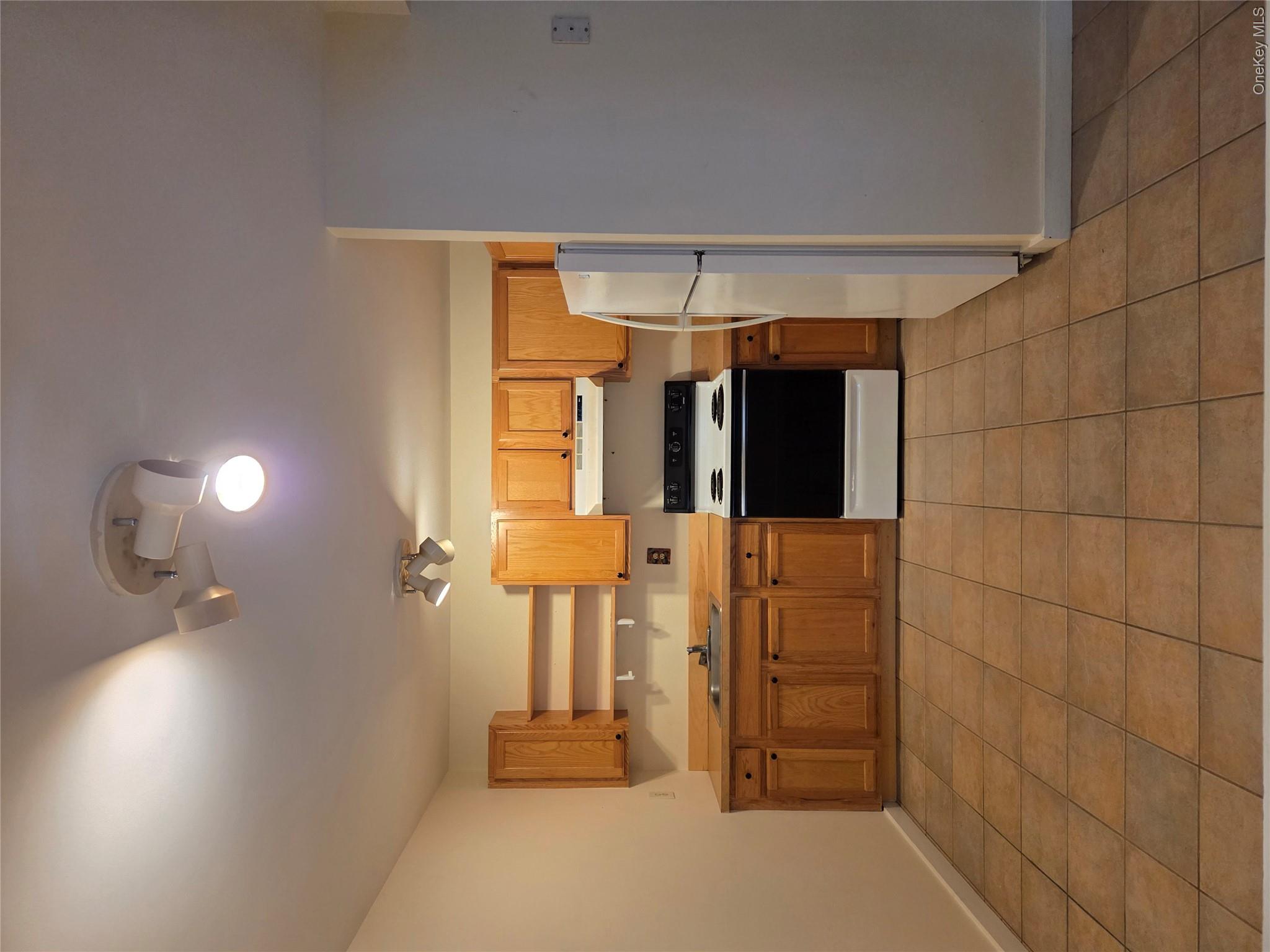 176 Main Street A Property Photo 6