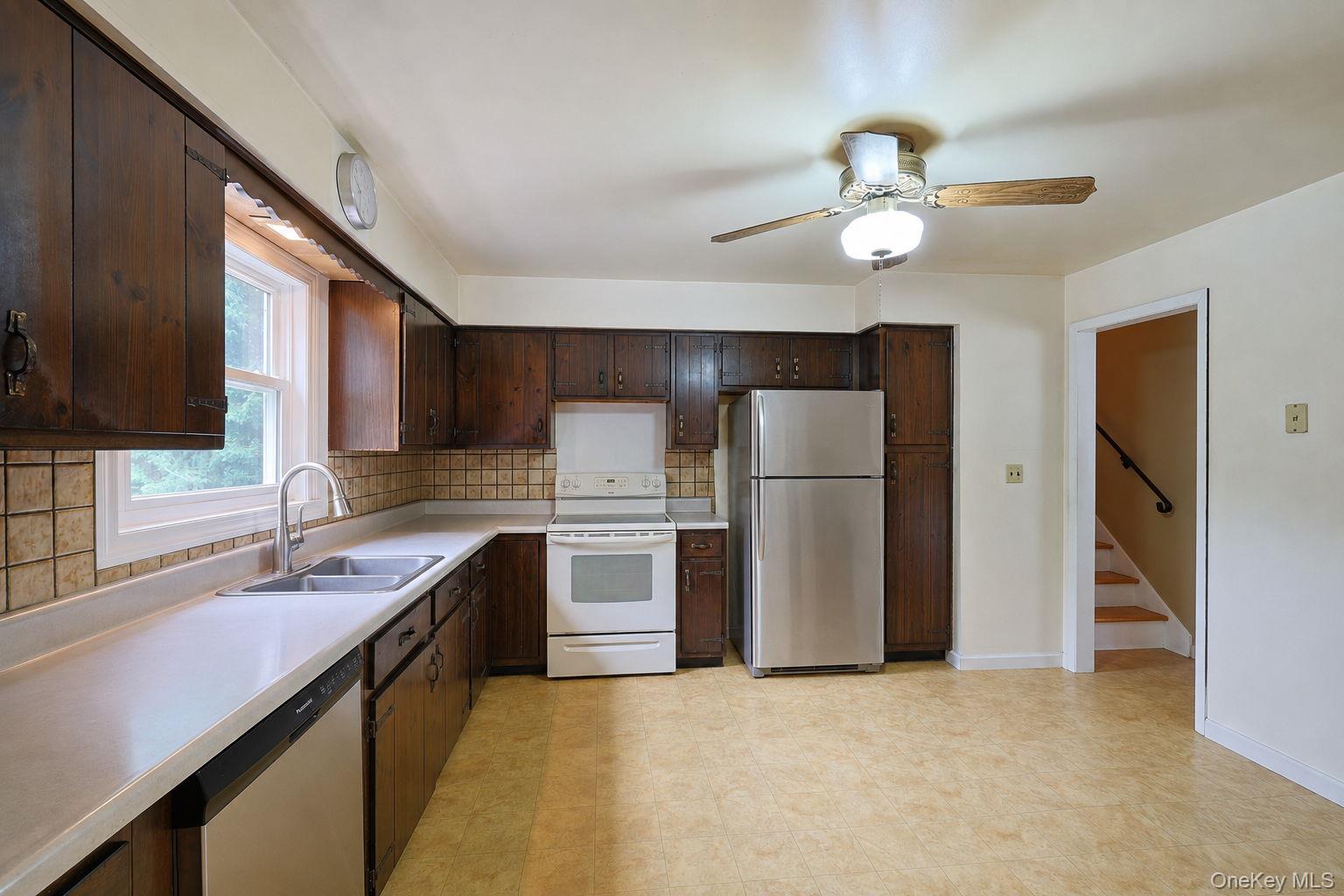 18 Hillside Road Property Photo 7