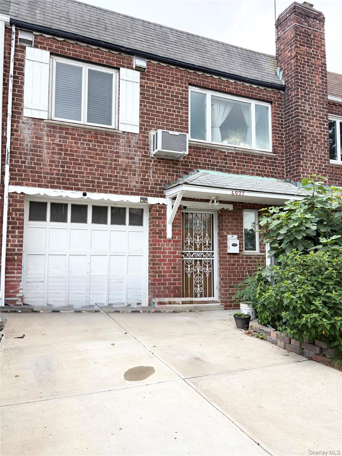 6927 169th Street Property Photo 1