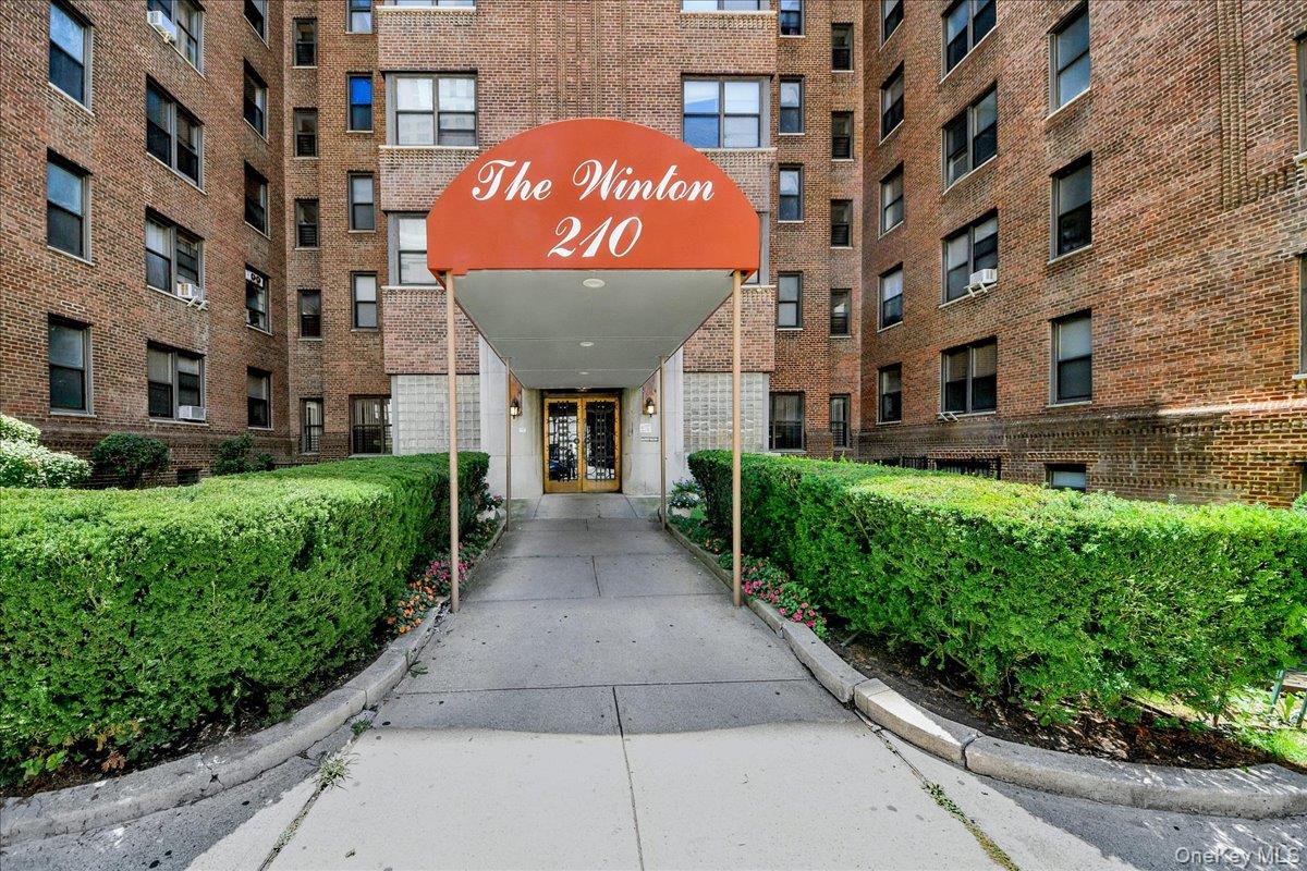 210 Martine Avenue 5F Property Photo 1