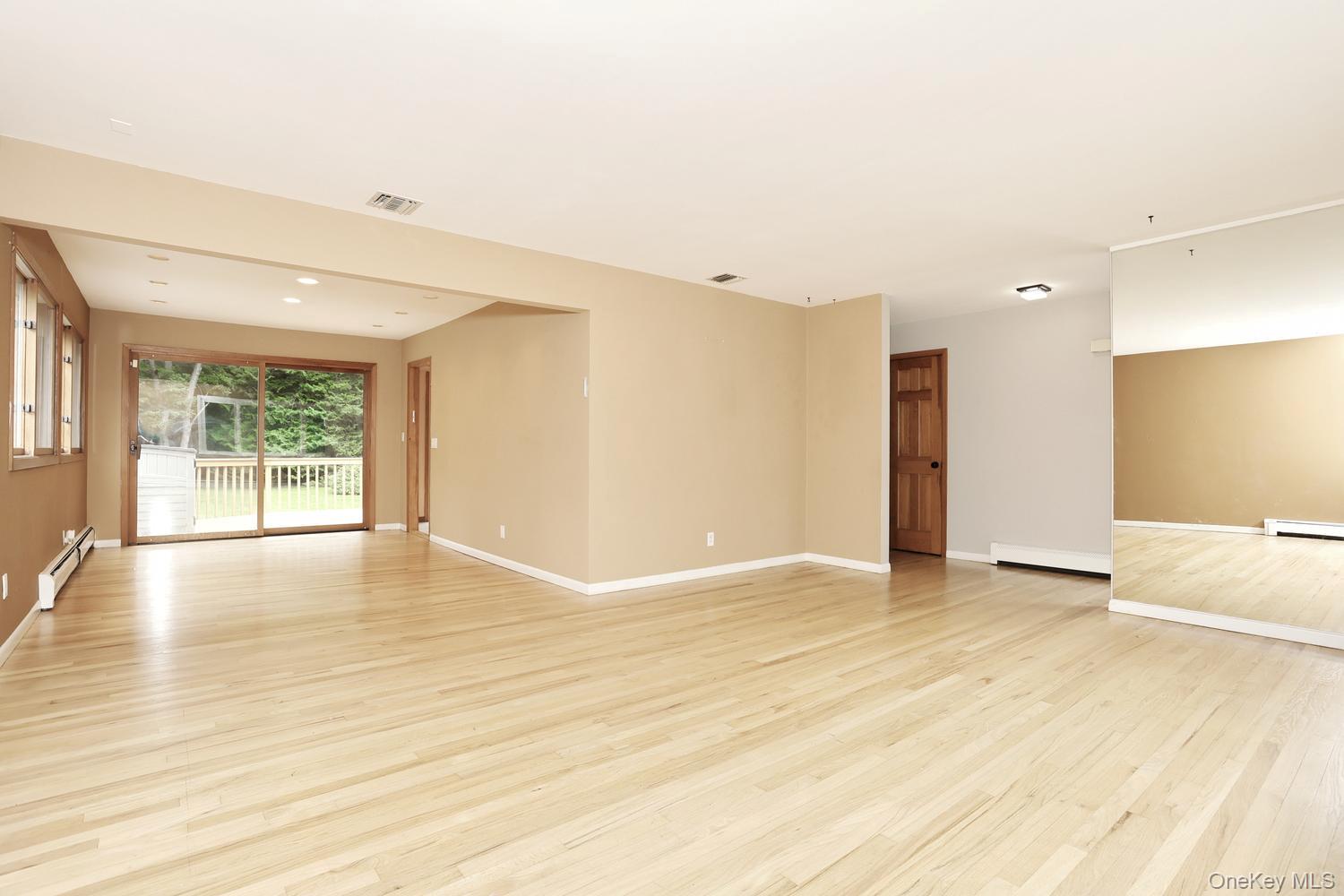 160 Pascack Road Property Photo 3