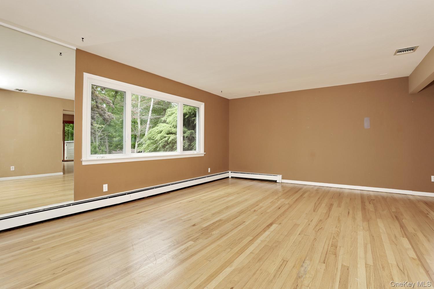 160 Pascack Road Property Photo 5