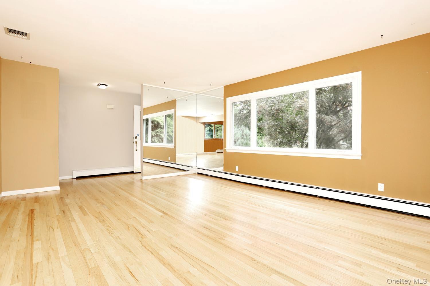 160 Pascack Road Property Photo 6