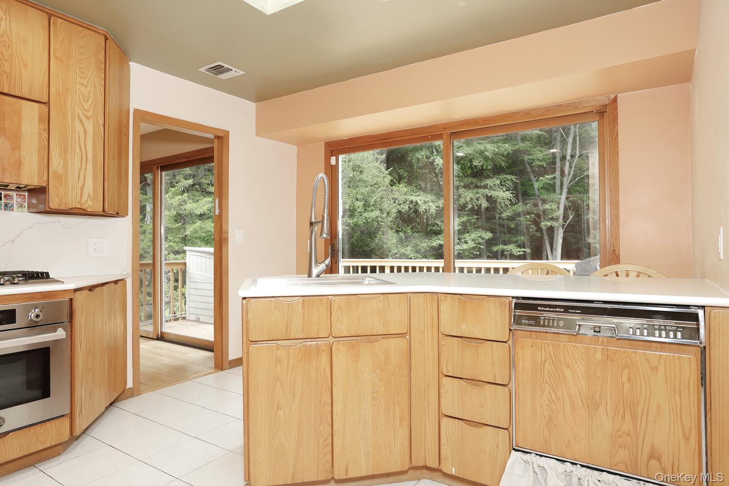 160 Pascack Road Property Photo 8