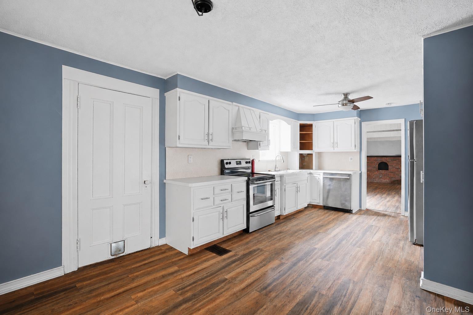 23 Kent Avenue Property Photo 6