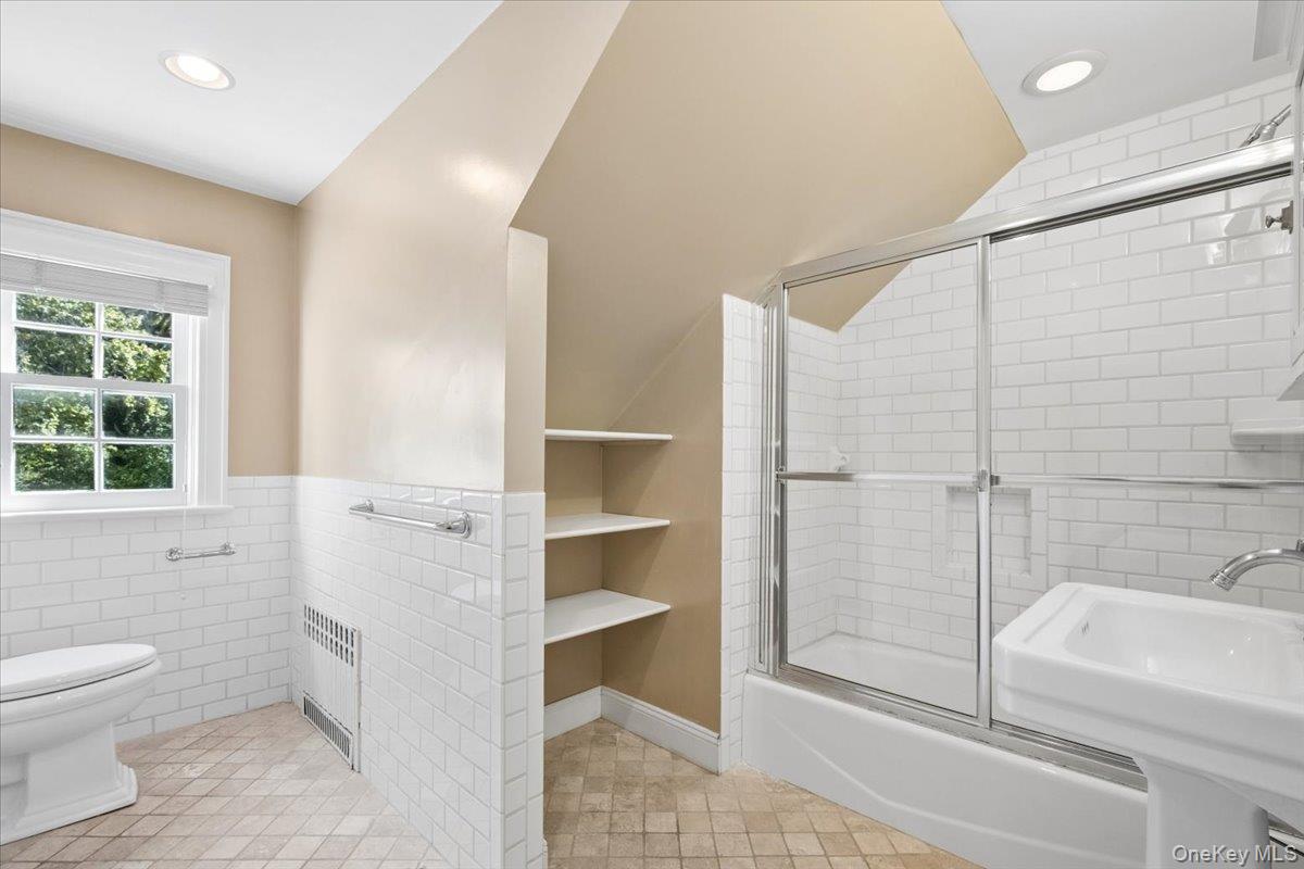 451 Beechmont Drive Property Photo 23