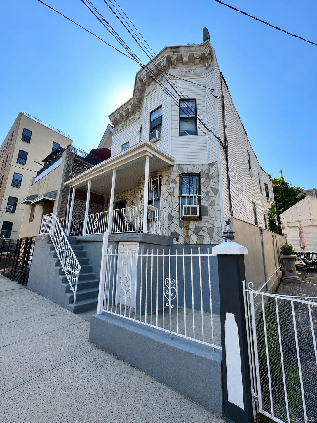 1819 Waterloo Place Property Photo 1