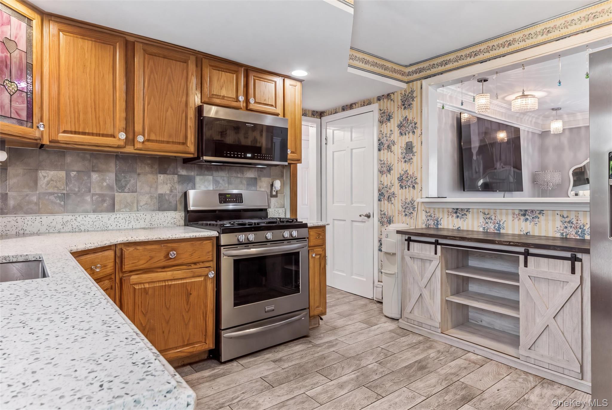 84 Barnum Street Property Photo 4