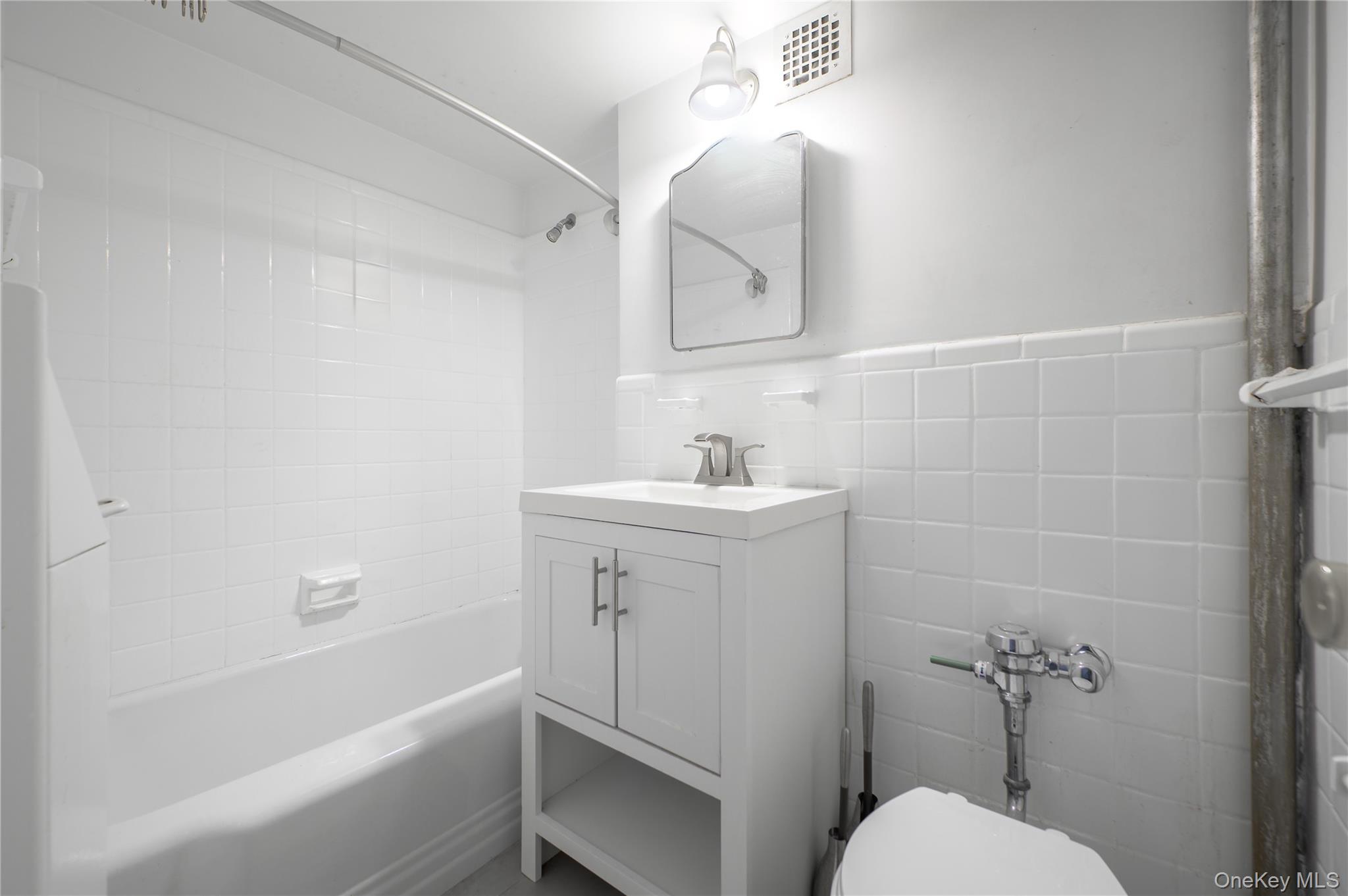 35-31 85th Street 5n Property Photo 4