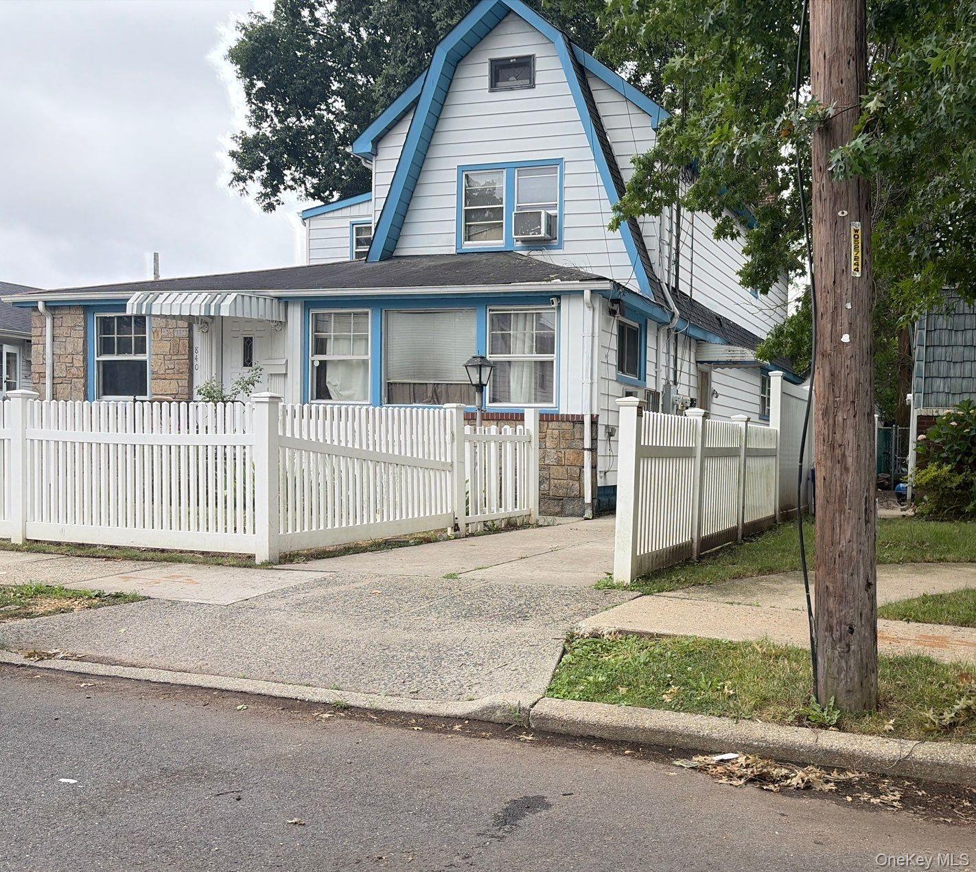 840 Kings Parkway Property Photo 1
