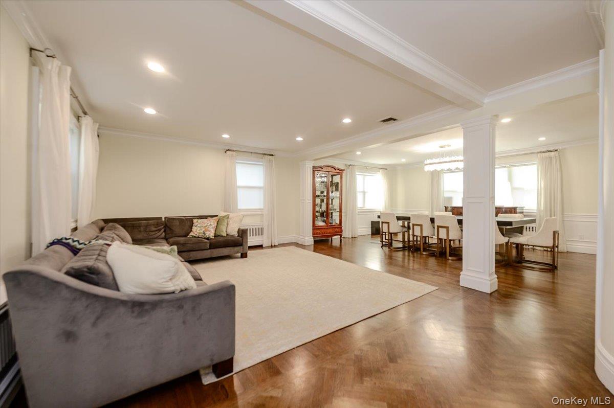 634 Jarvis Avenue Property Photo 3