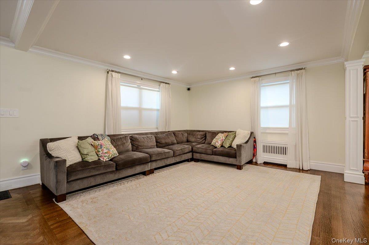 634 Jarvis Avenue Property Photo 4