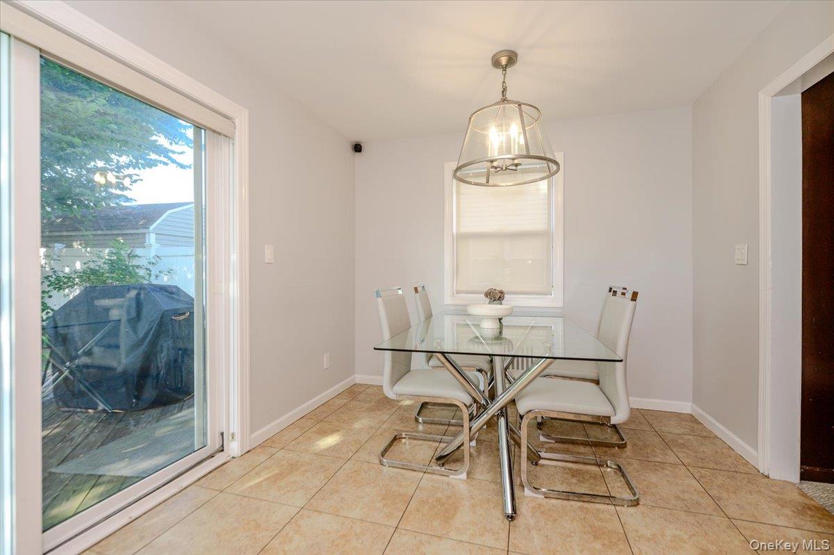 634 Jarvis Avenue Property Photo 11