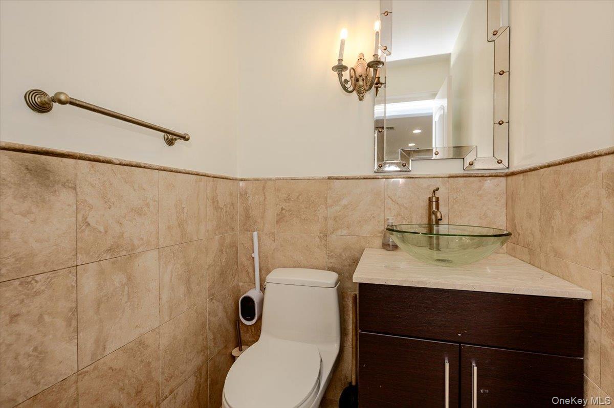 634 Jarvis Avenue Property Photo 13