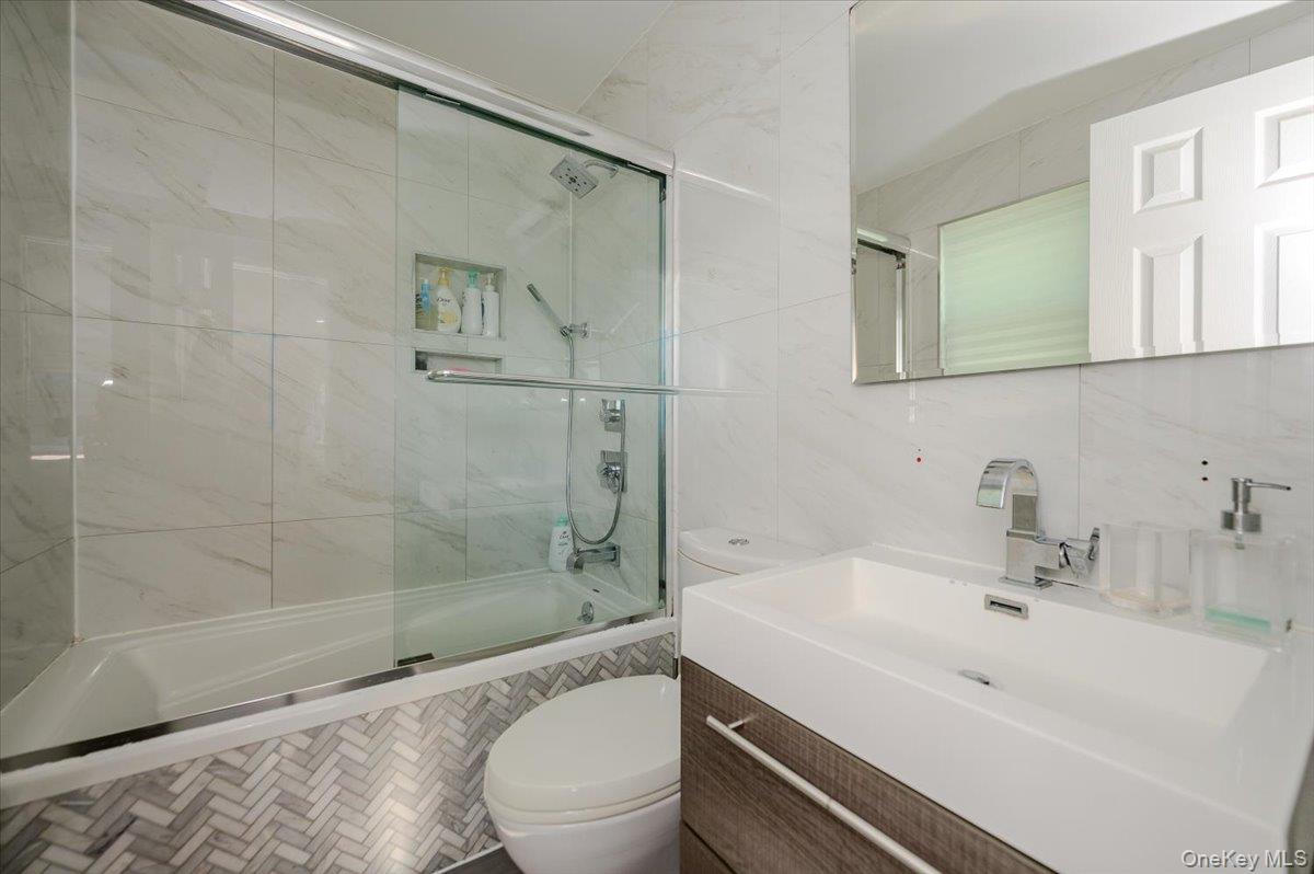 634 Jarvis Avenue Property Photo 22