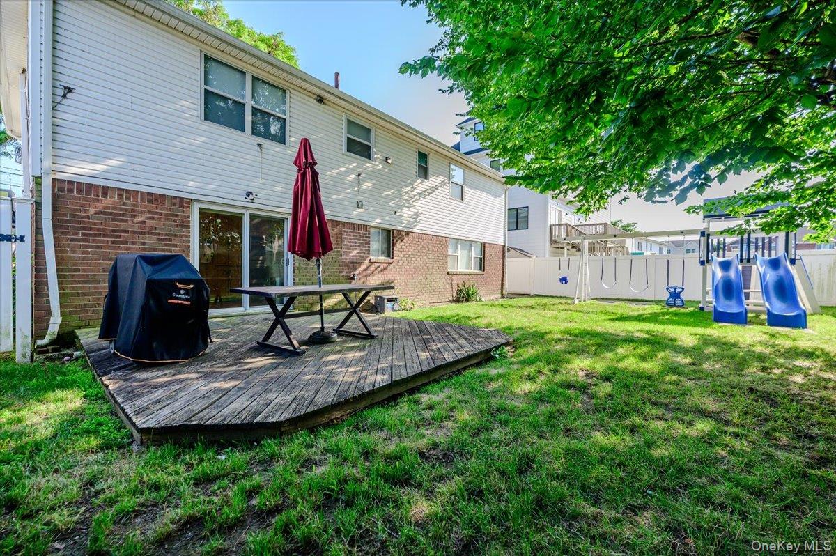 634 Jarvis Avenue Property Photo 24