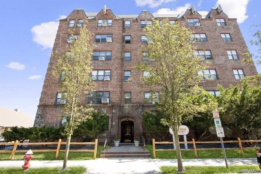 141 Wyckoff Place 4A Property Photo 1