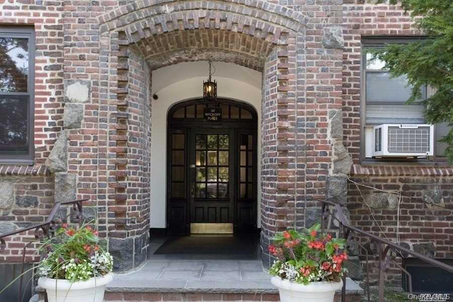 141 Wyckoff Place 4a Property Photo 2