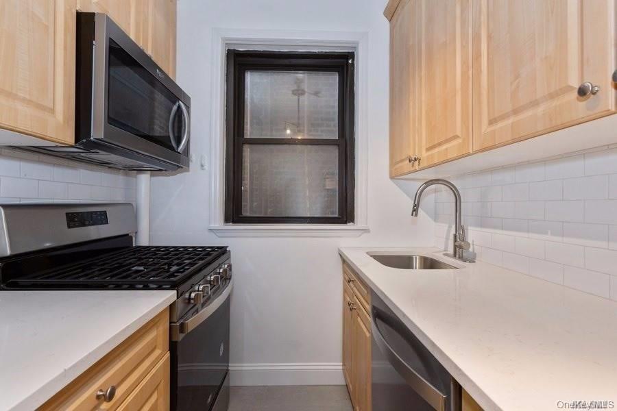 141 Wyckoff Place 4a Property Photo 4